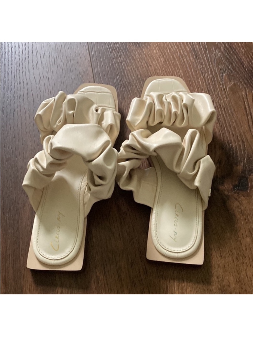 Circus Sam Edelman scrunch flat sandals size 6 - Picture 2 of 4